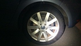 タイヤホイール前