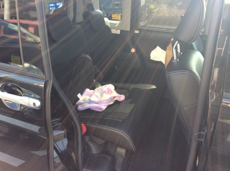 内装後方シート