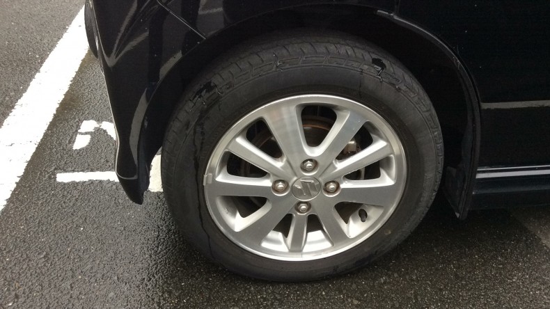 タイヤホイール前