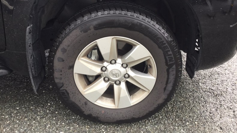 タイヤホイール前