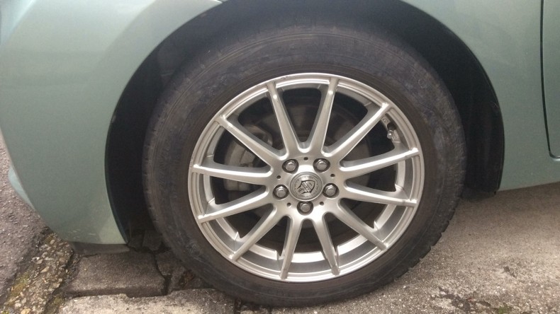 タイヤホイール前