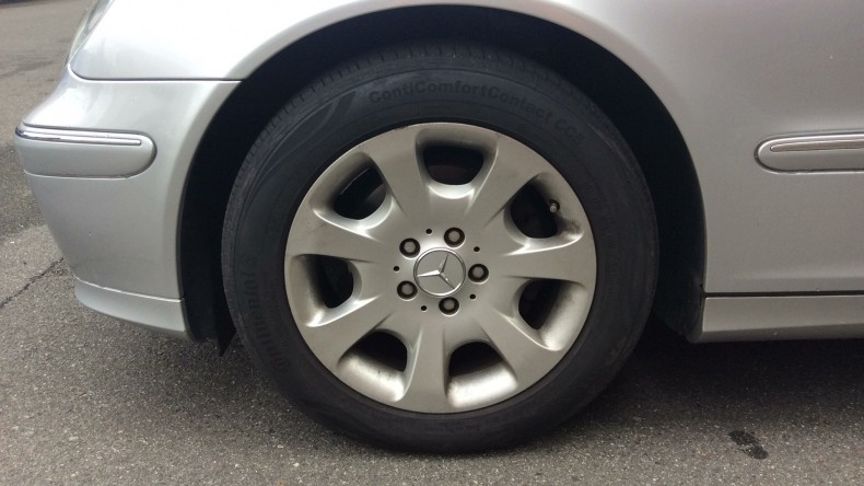 タイヤホイール前