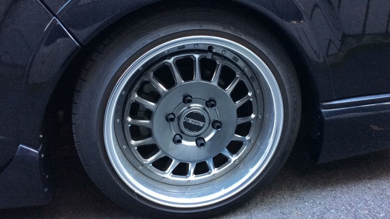 タイヤホイール前