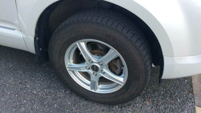 タイヤホイール前