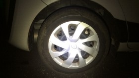 タイヤホイール前