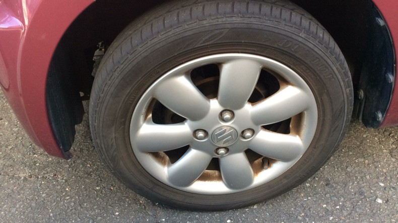 タイヤホイール前