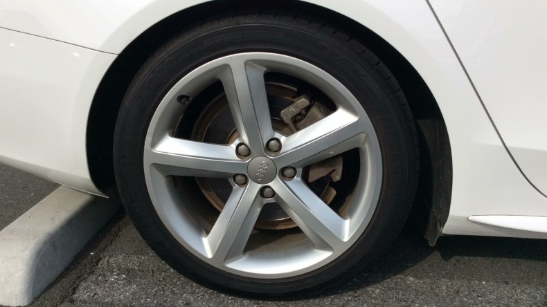 タイヤホイール前