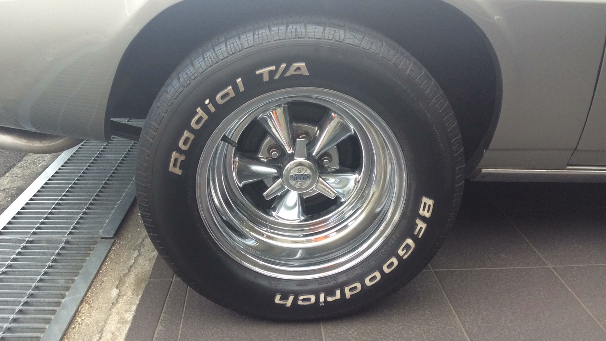 タイヤホイール前