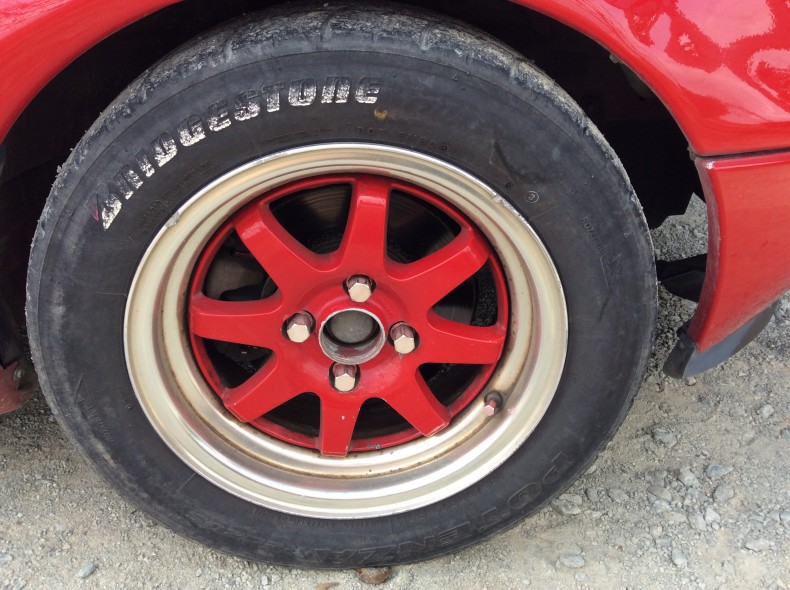 タイヤホイール前