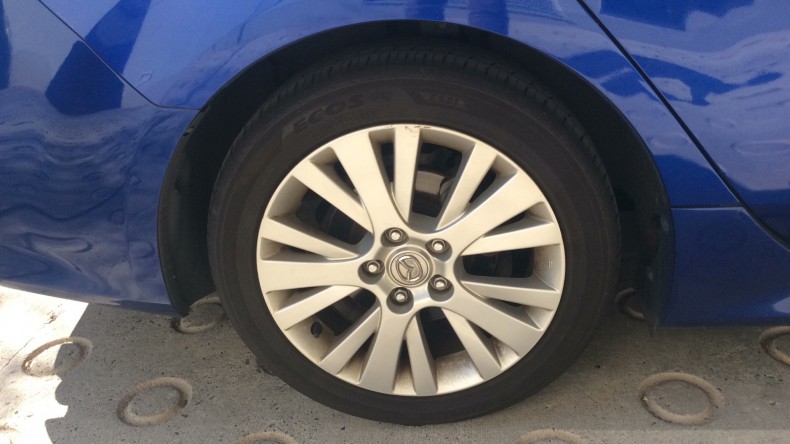 タイヤホイール前