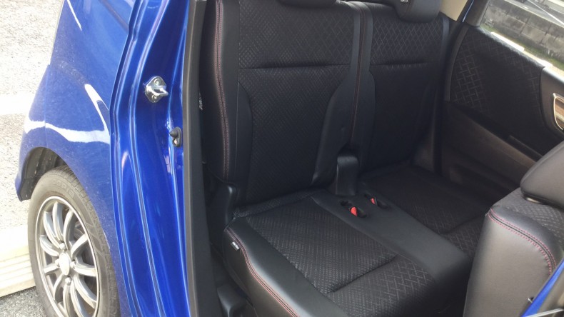 内装後方シート