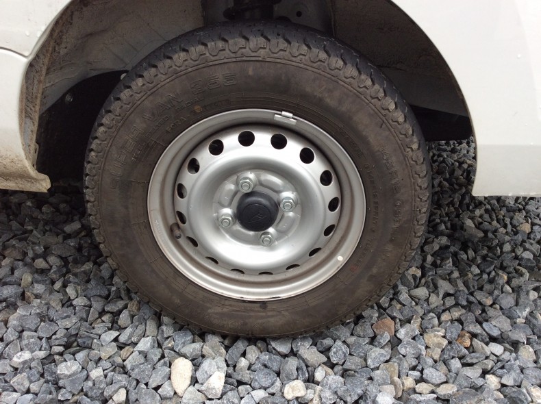 タイヤホイール前