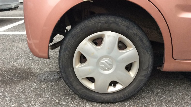 タイヤホイール前