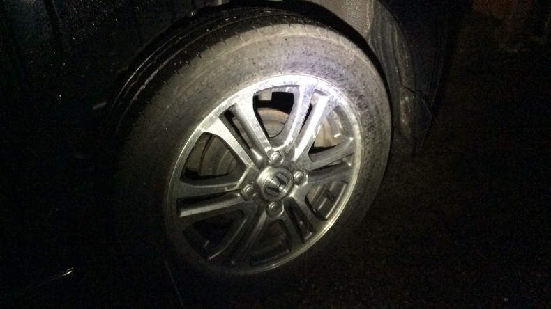 タイヤホイール前