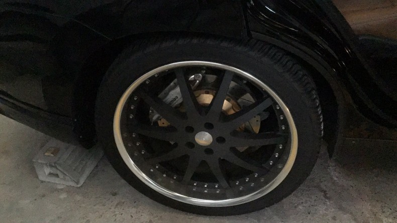 タイヤホイール前