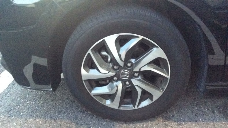 タイヤホイール前