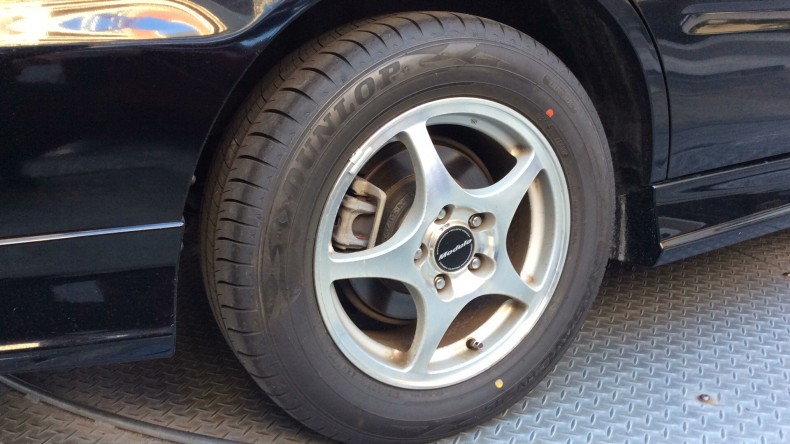 タイヤホイール前