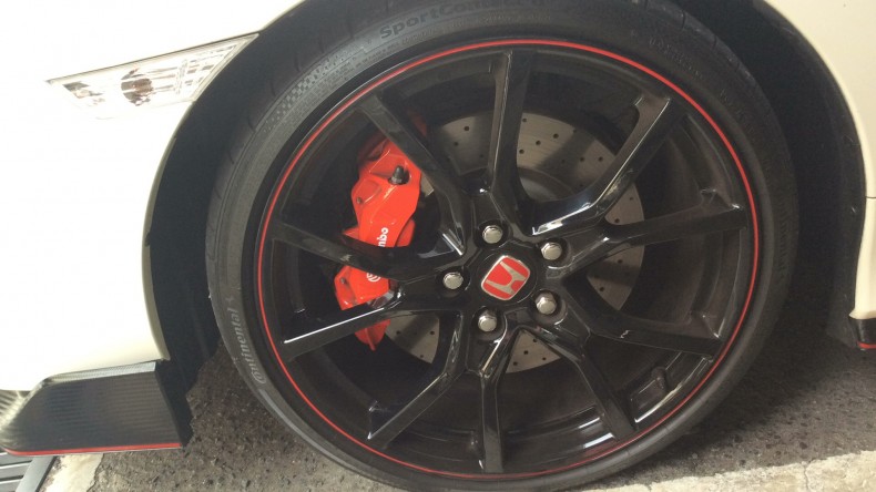 タイヤホイール前