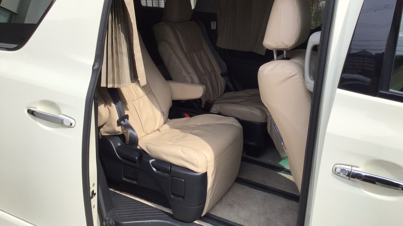 内装後方シート