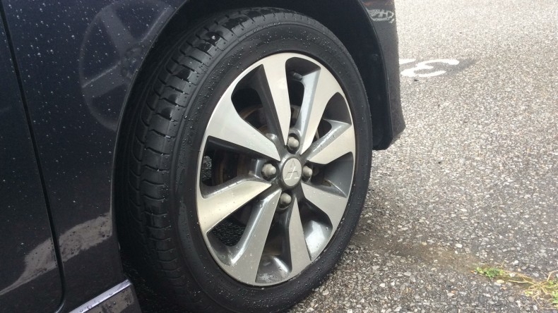 タイヤホイール前