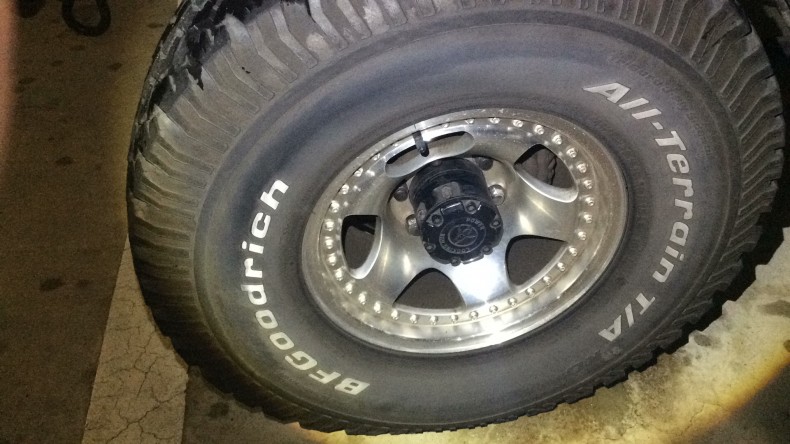 タイヤホイール前