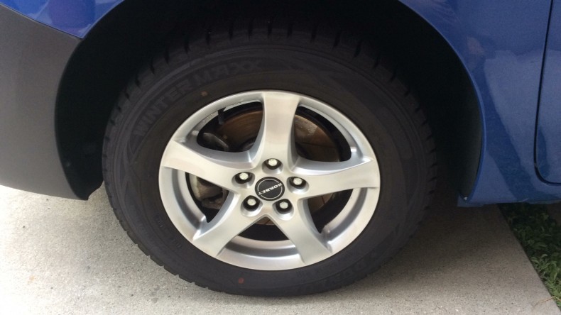 タイヤホイール前