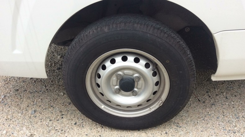 タイヤホイール前