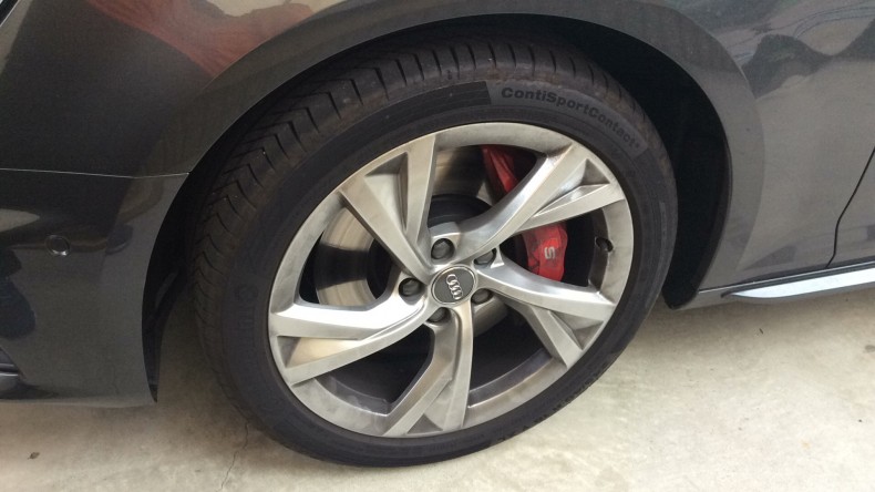 タイヤホイール前