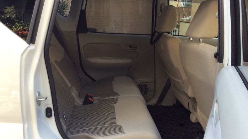 内装後方シート