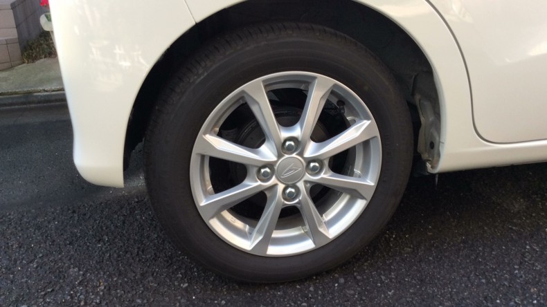 タイヤホイール前