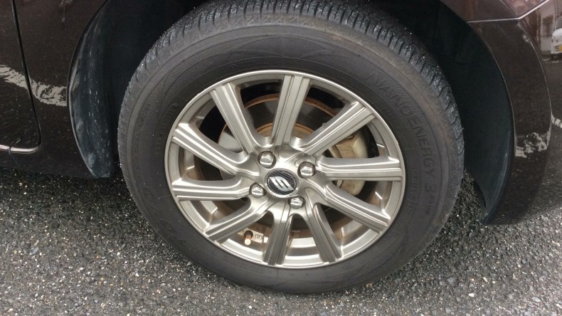 タイヤホイール前