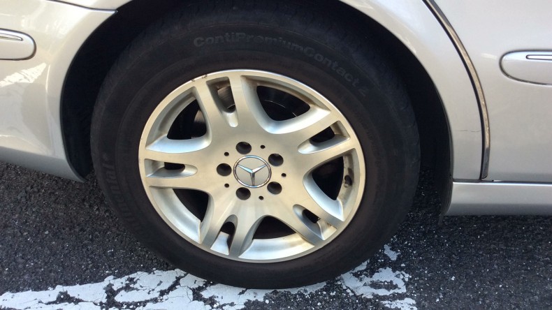 タイヤホイール前