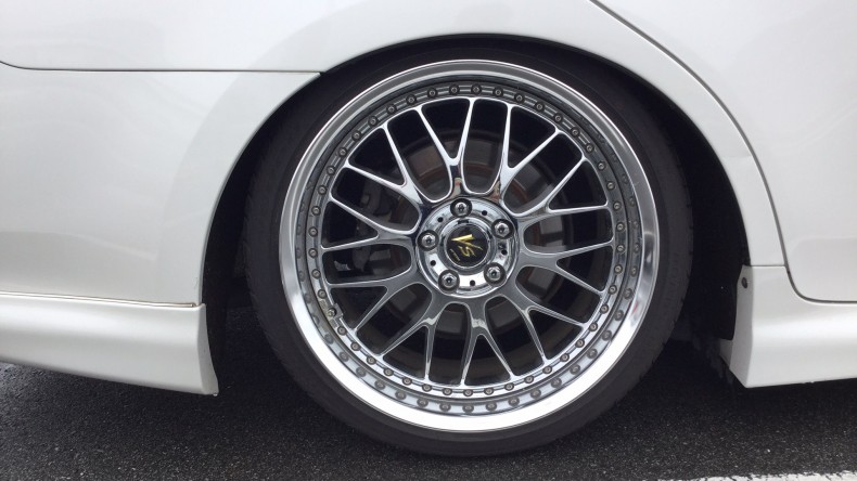 タイヤホイール前