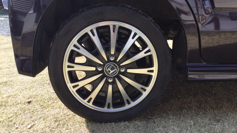 タイヤホイール前