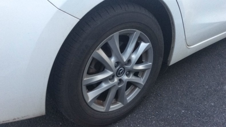 タイヤホイール前