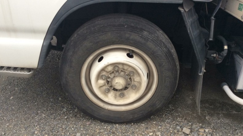 タイヤホイール前