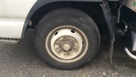 タイヤホイール前