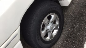 タイヤホイール前