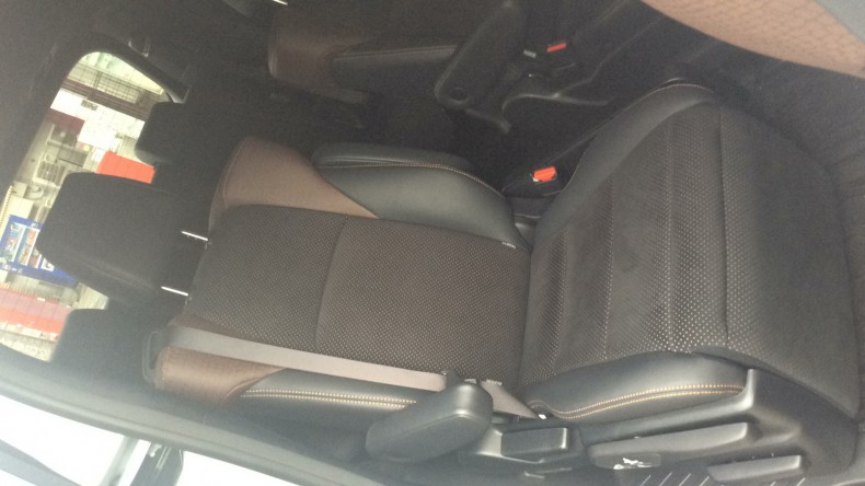 内装後方シート