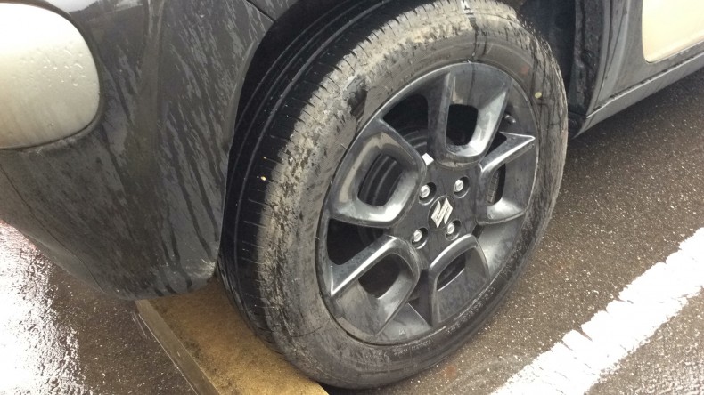 タイヤホイール前