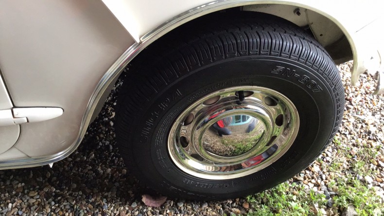 タイヤホイール前