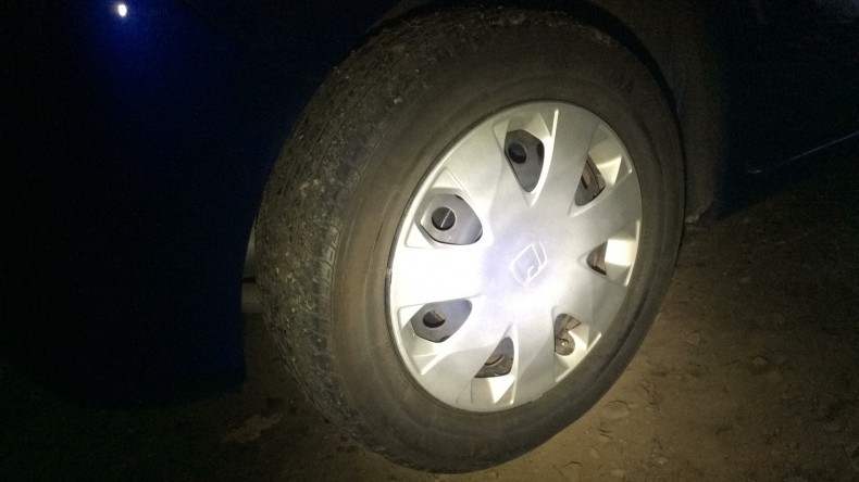 タイヤホイール前