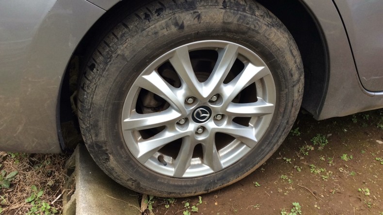 タイヤホイール前