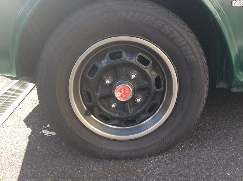 タイヤホイール前