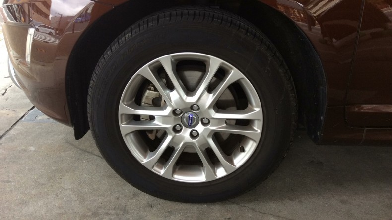 タイヤホイール前