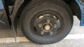 タイヤホイール前