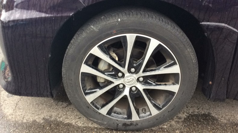 タイヤホイール前