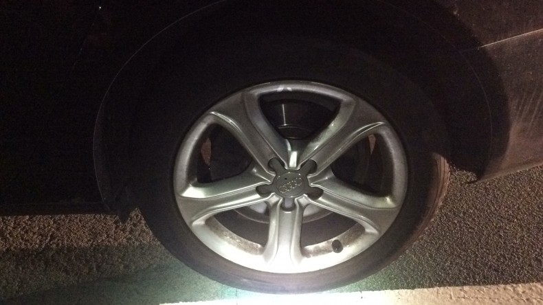 タイヤホイール前