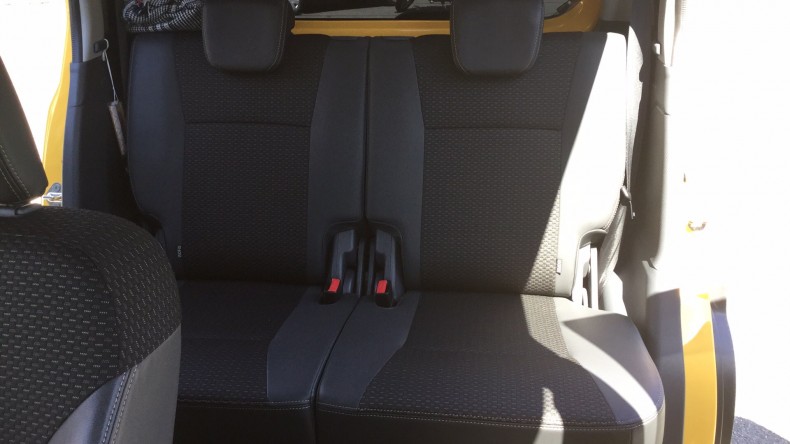 内装後方シート