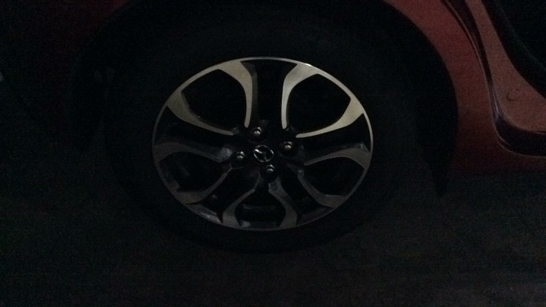 タイヤホイール前